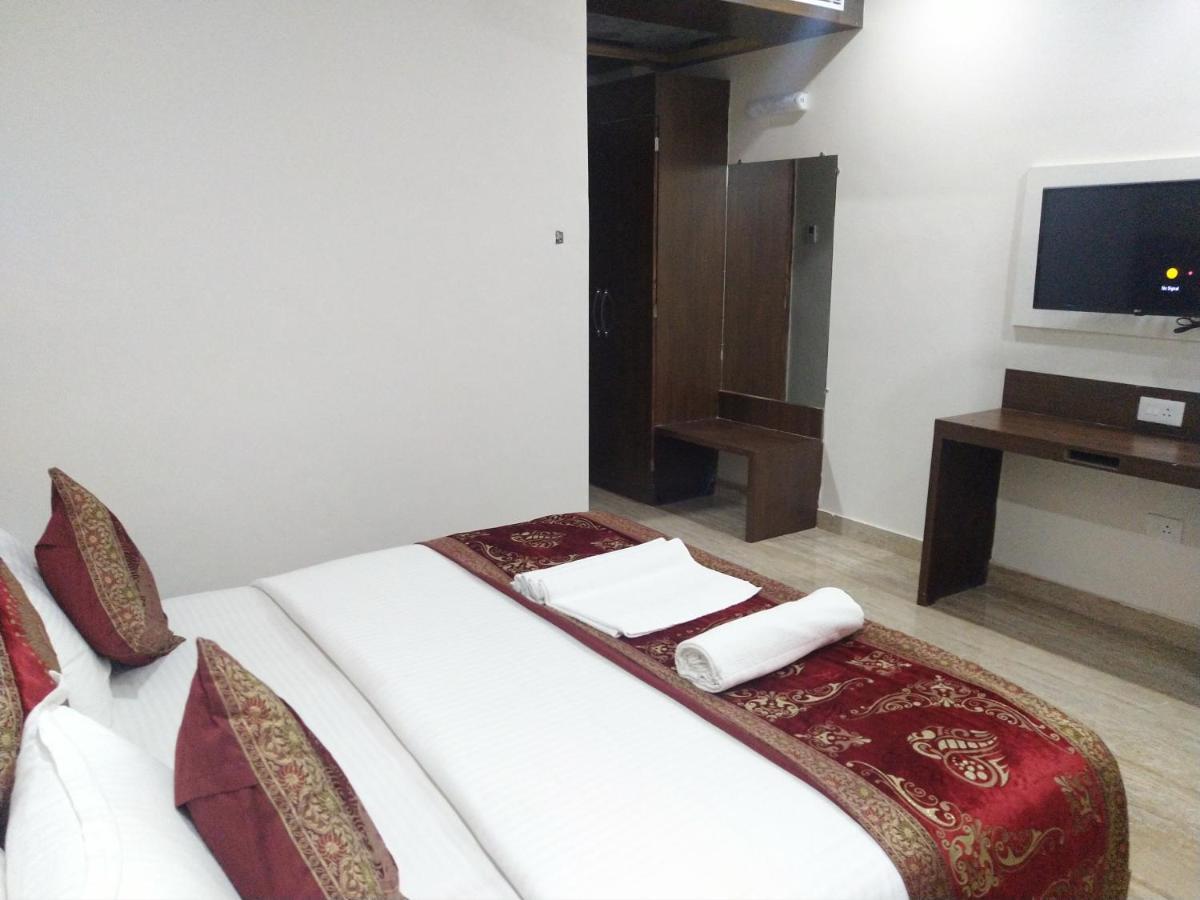 Hotel Midcity Варанасі Екстер'єр фото